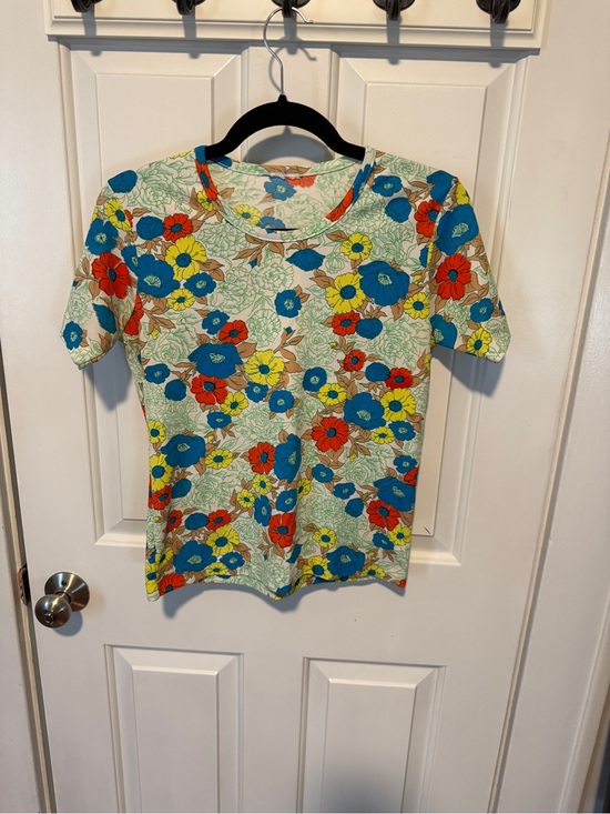 Vintage Tops - True Vintage 70s Floral Tee - Blue, Yellow & Red Flowers